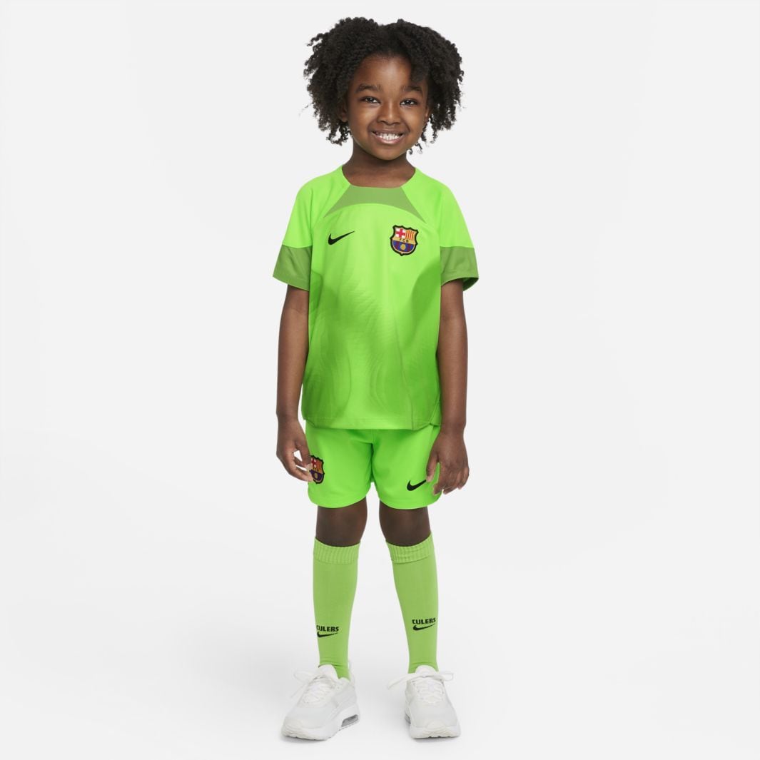 Nike F.C. Barcelona 2022/23 Goalkeeper Younger Kids' Nike Football Kit ...