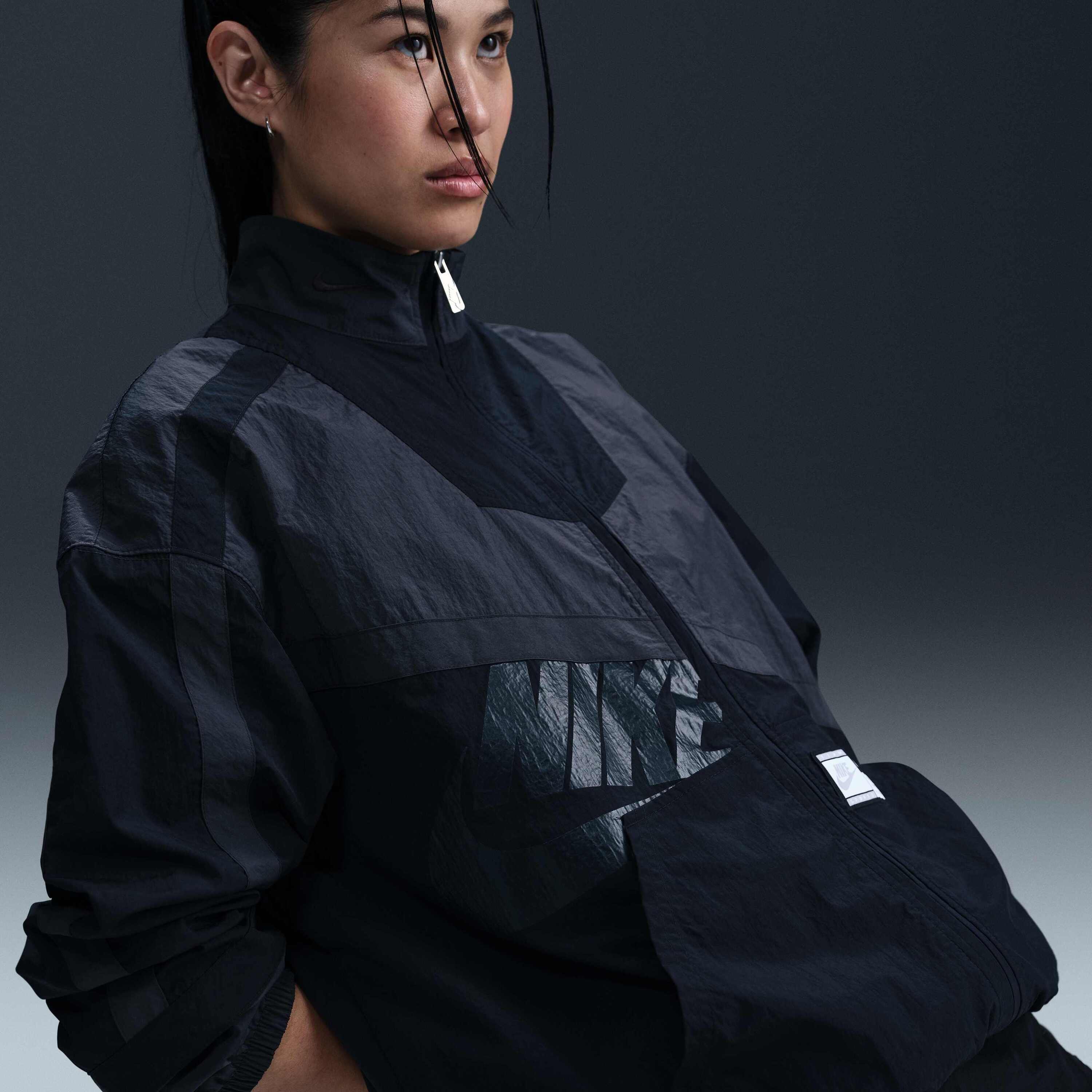 Nike Women's Oversized Woven Jacket Sportswear Grey