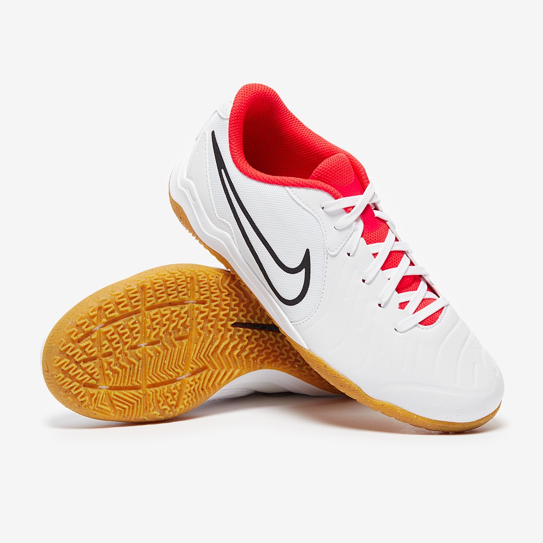 Little girl hotsell indoor soccer shoes