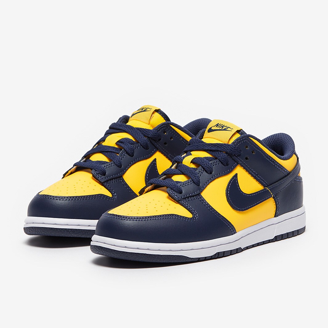 younger kids nike trainers