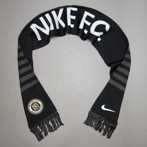 Bufanda Nike FC -Bufandas de futbol-Negro-Dorado-Blanco | Pro:Direct Soccer