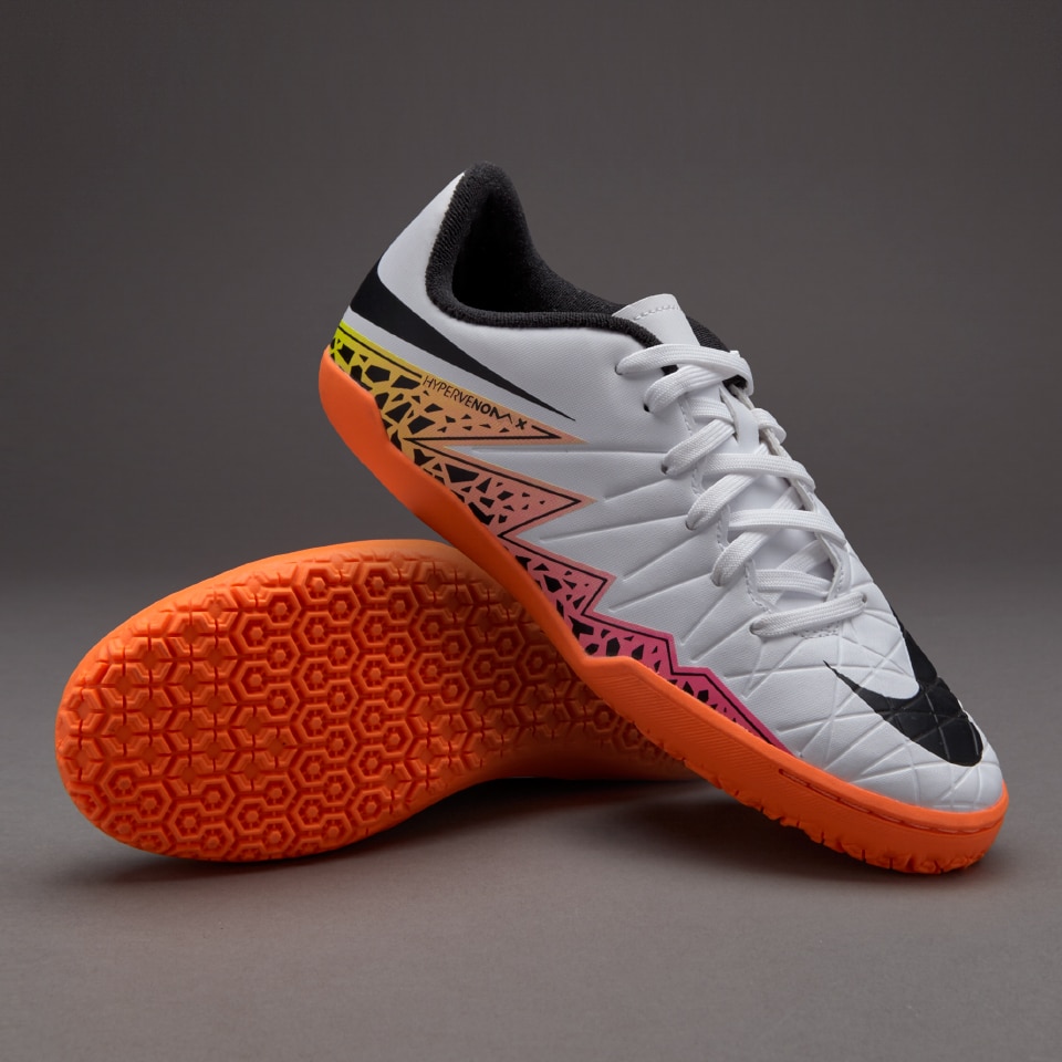 collar Mira Drama Nike Hypervenom Phelon II IC para niños-Zapatillas de futbol-Blanco/Negro/ Naranja total/Volt | Pro:Direct Soccer