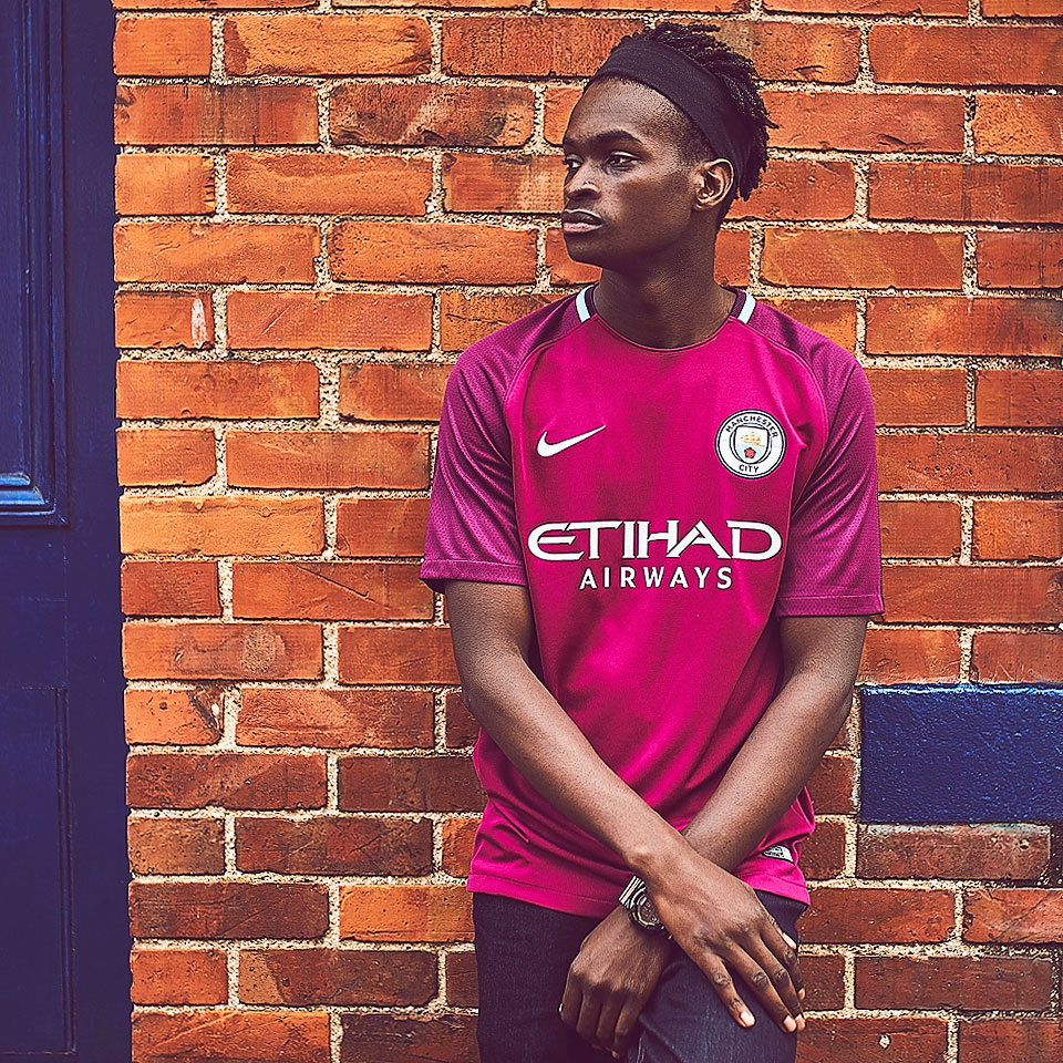 Abbigliamento Ufficiale Uomo Maglia Manica Corta Nike Manchester