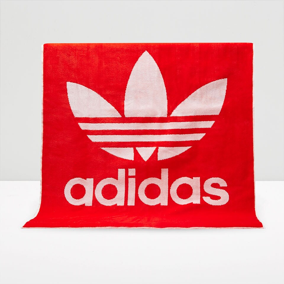 udsultet at tilføje Billy ged Accessories - adidas Originals Adicolor Towel - Red - CD6144 | Pro:Direct  Soccer