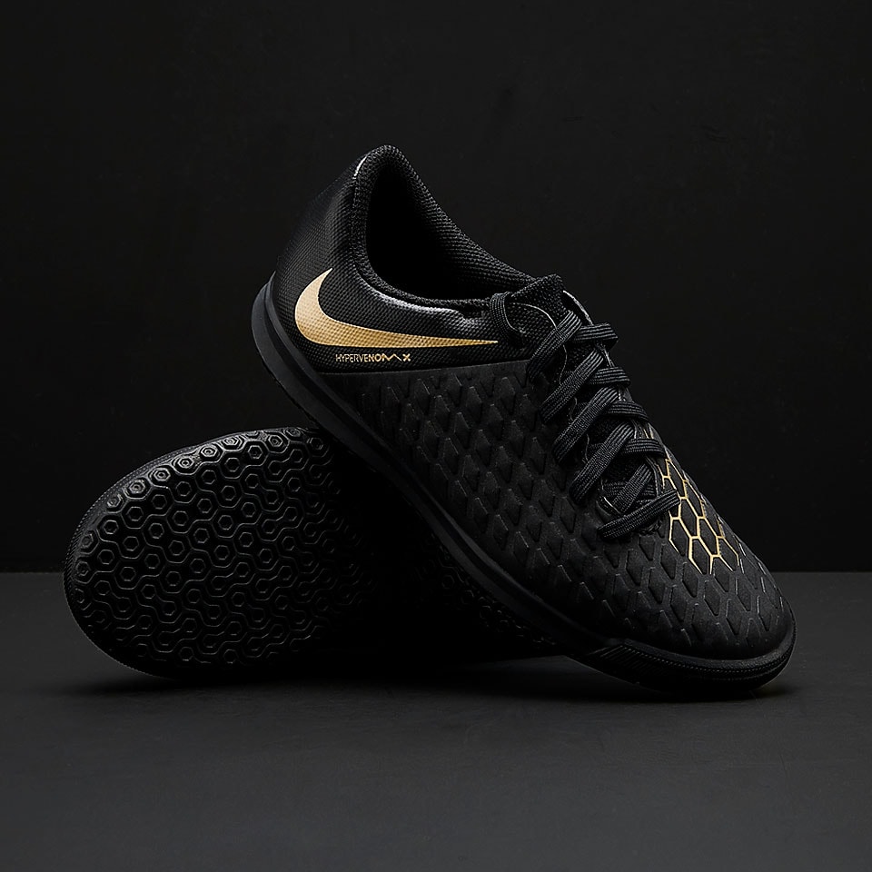 Botas de fútbol para niños - Zapatillas de fútbol sala - Nike Hypervenom PhantomX III Club IC para niños - Negro/Dorado AJ3789-090 | Pro:Direct Soccer