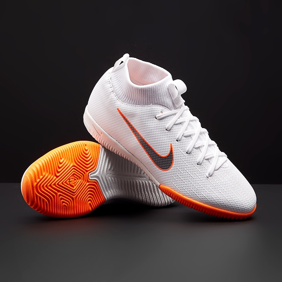 Botas de fútbol para niños - de fútbol sala - Nike Mercurial SuperflyX VI Academy GS IC para niños - Blanco/Gris/Naranja - | Pro:Direct Soccer