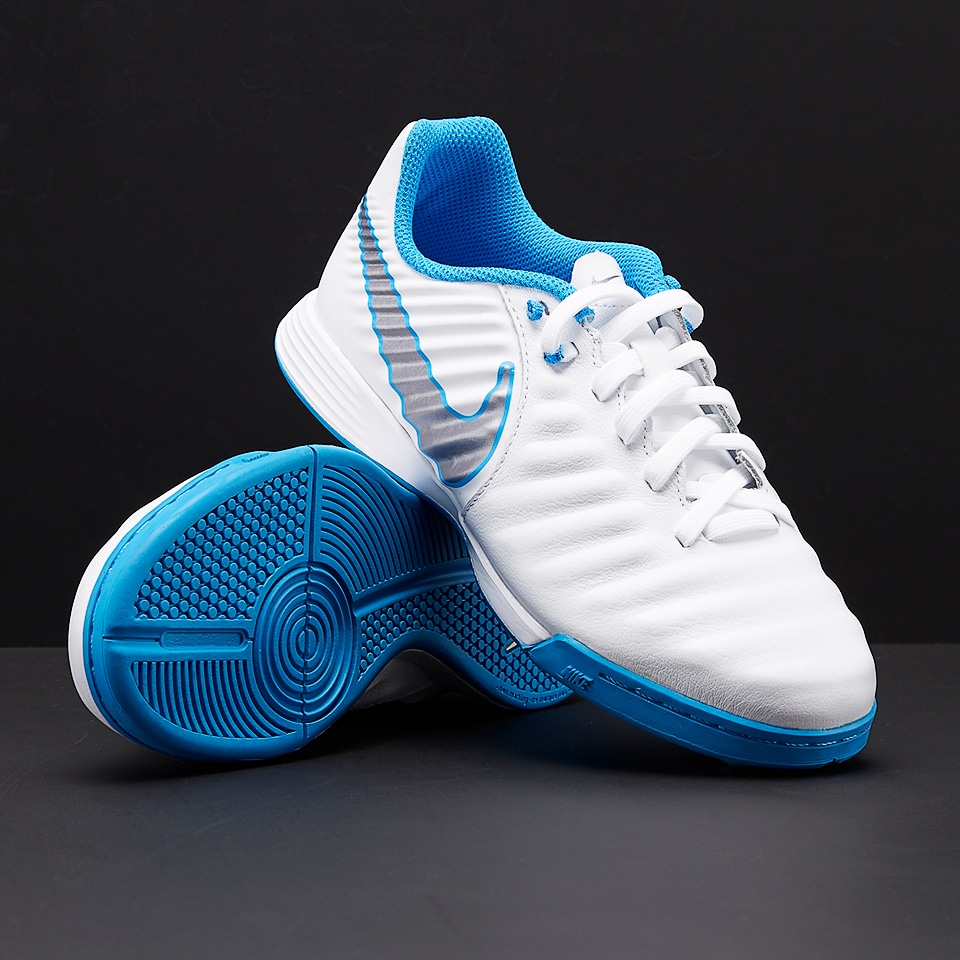 Botas fútbol para niños - sala - Nike Tiempo LegendX VII Academy IC para niños - Blanco/Gris/Azul - AH7257-107 | Pro:Direct Soccer