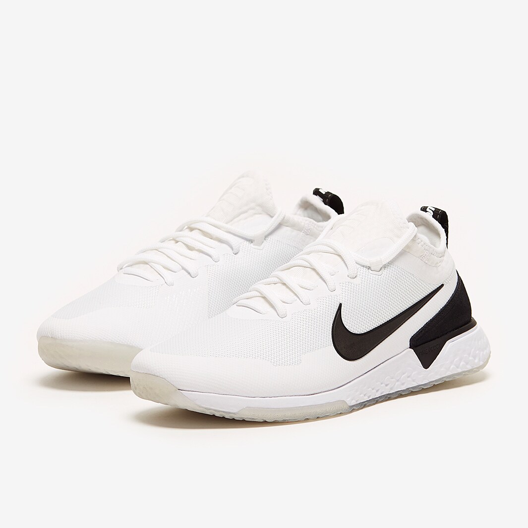 nike soccer shoes black and white