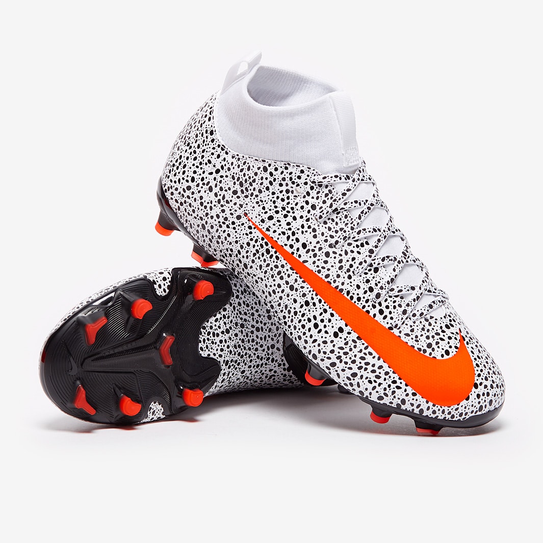 Nike para niños Mercurial Superfly VII CR7 FG/MG - Blanco/Naranja Total/Negro-Botas de fútbol niños- Terrenos firmes | Pro:Direct Soccer