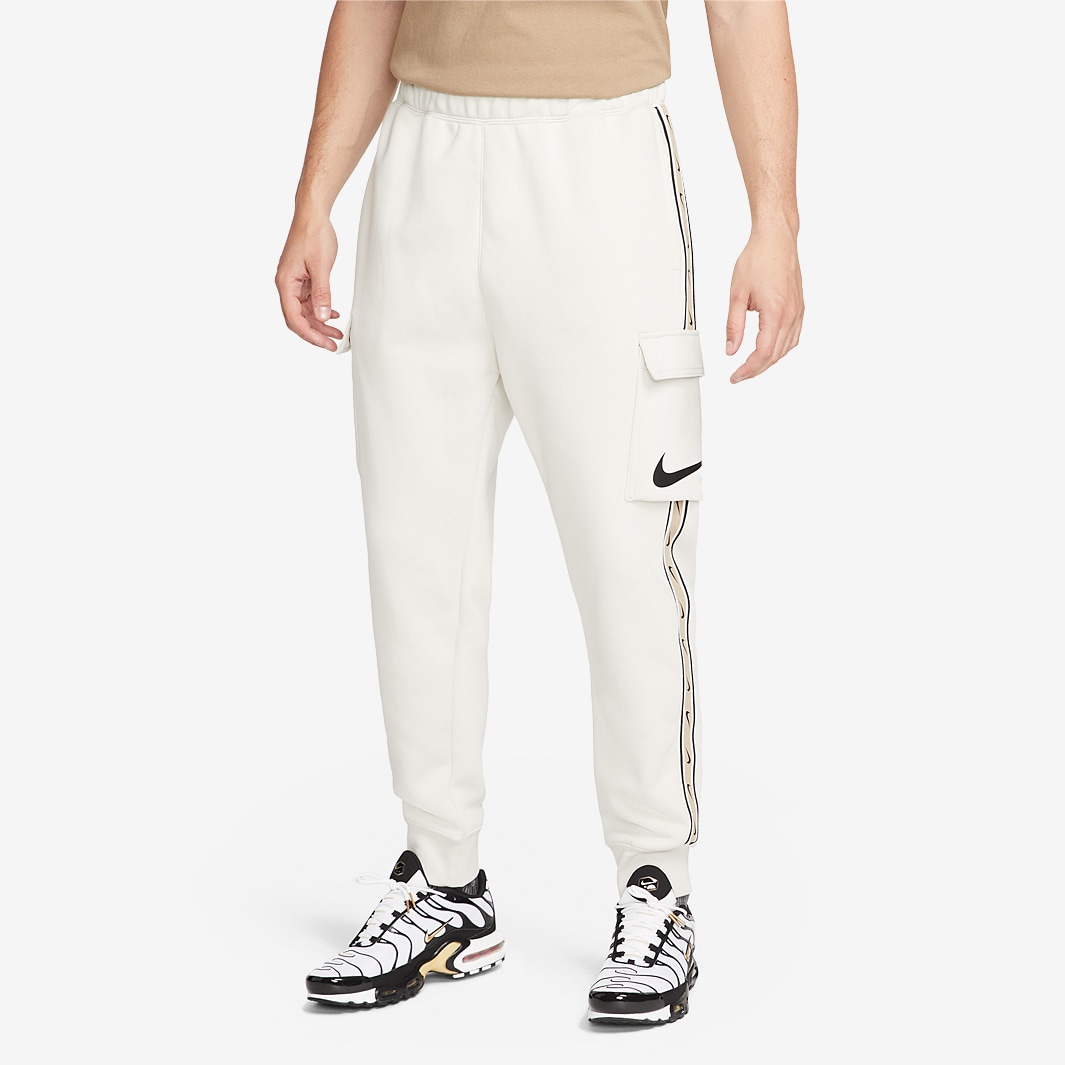 Pantalones Sportswear Repeat Polar Cargo - Hueso/Negro - Ropa para hombre | Pro:Direct Soccer