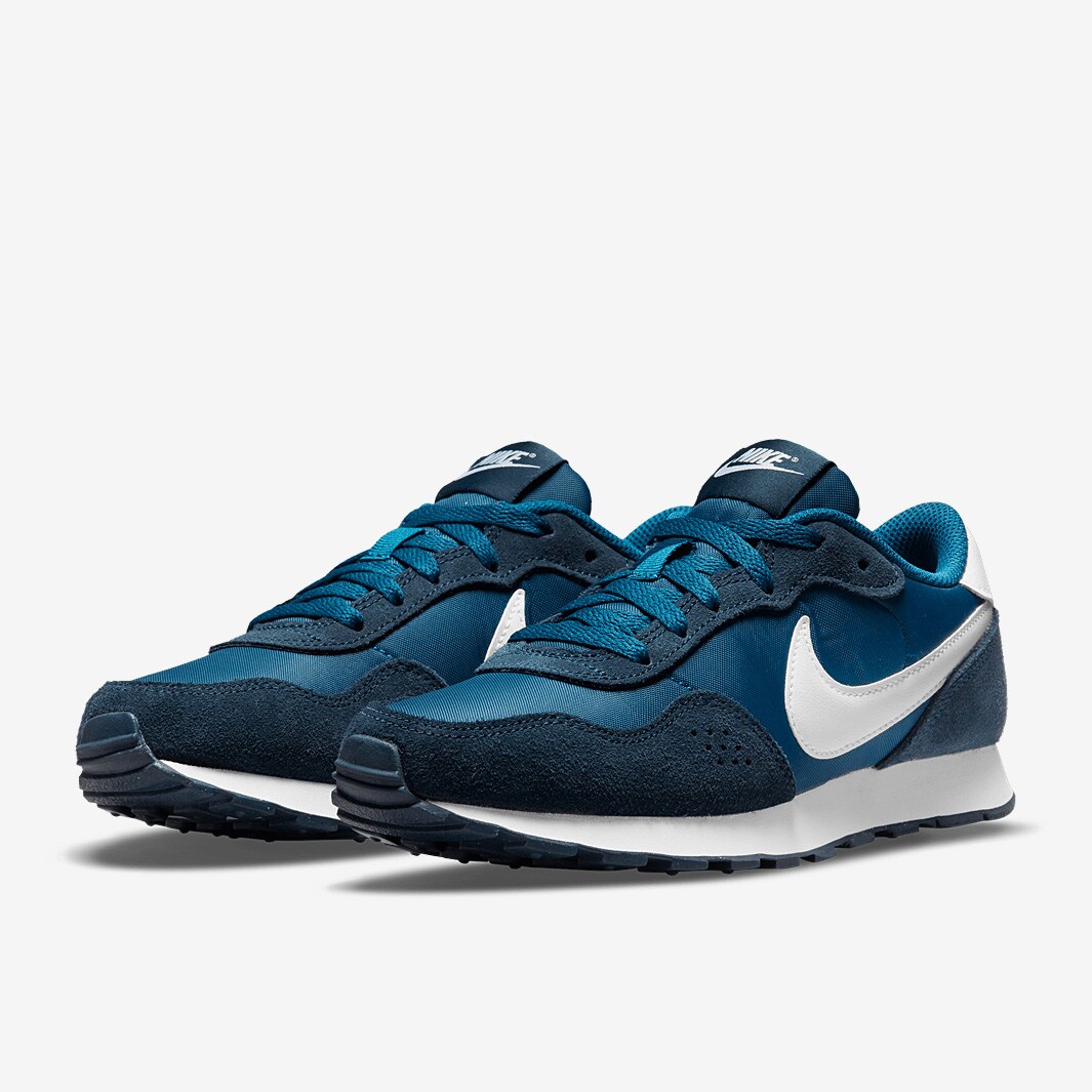 junior navy nike trainers