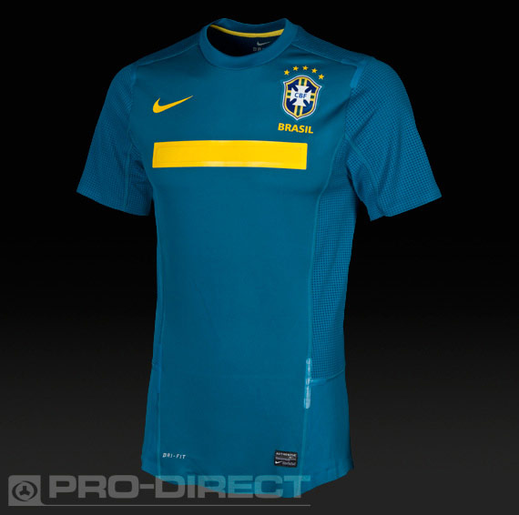 Maillot De Football Brésil Domicile 2010/11 – Kaka #10 – Taille S Nike – Neuf Avec Petits Défauts