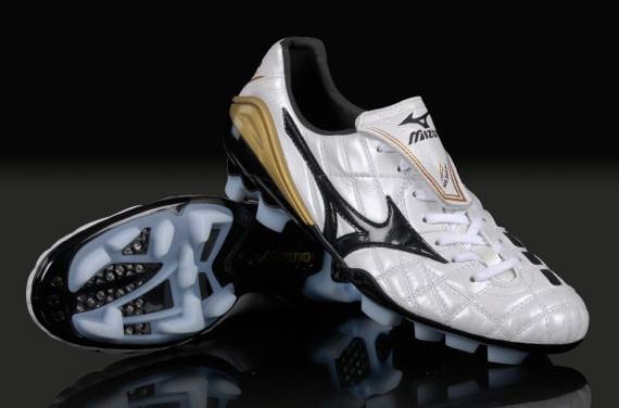 mizuno soft ground football boots
