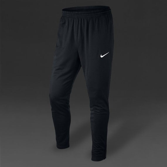 Ropa de entrenamiento futbol- Pantalones Nike Libero Tech Knit para niños- Negro | Pro:Direct Soccer