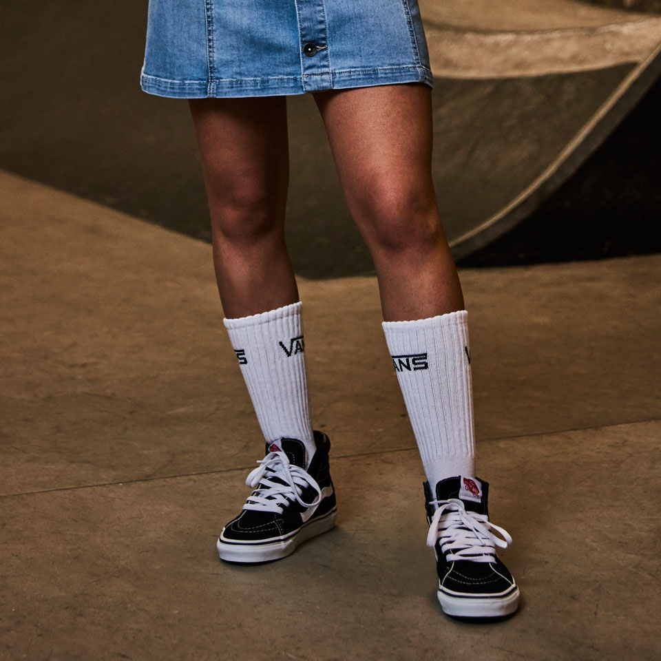 Black vans best sale white socks