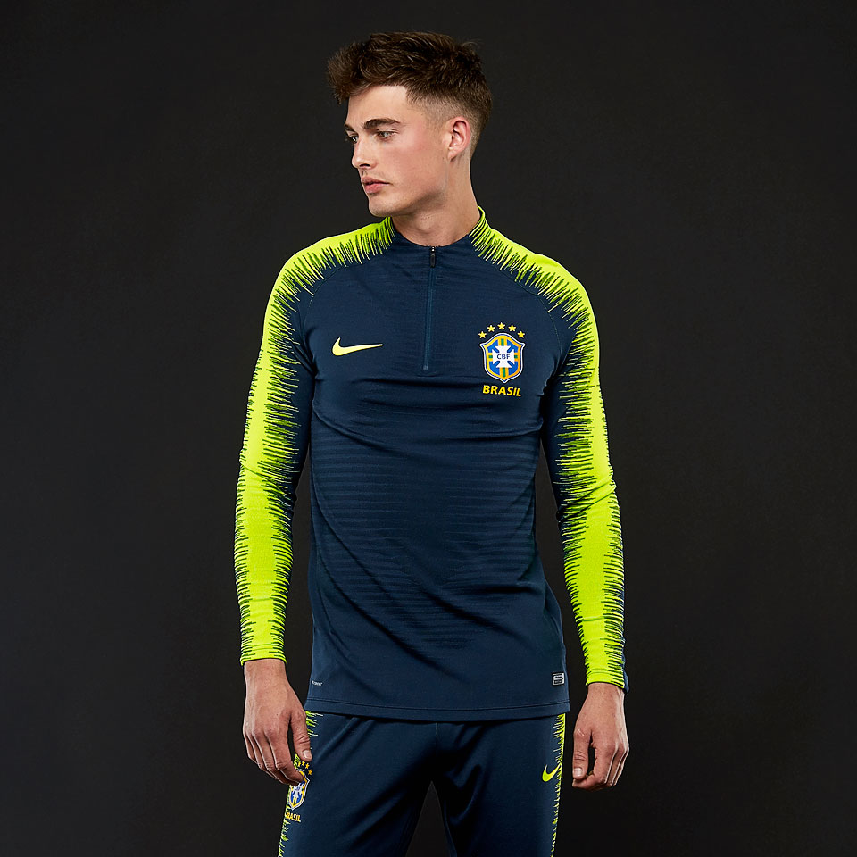 oficial de equipos - Camisetas de de fútbol - Camiseta de entrenamiento Nike Brasil 2018 Vapor Knit Strike Drill - Azul Marino/Volt - 893011-454 | Pro:Direct