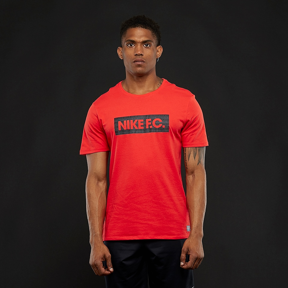 camiseta nike foot locker