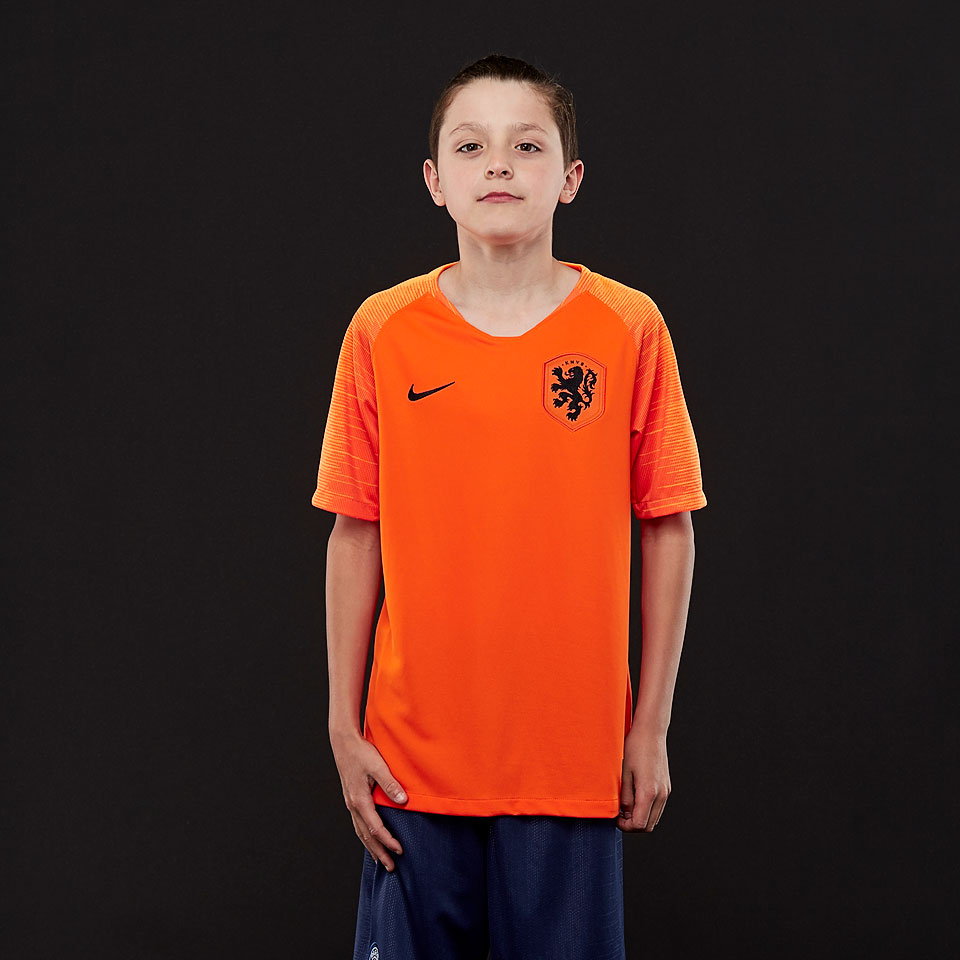 Ropa oficial de equipos para niños - Camisetas de fútbol - Camiseta Nike Holanda 2018 Stadium primera equipación manga para chicos - Naranja/Negro - 894007-815 | Pro:Direct Soccer
