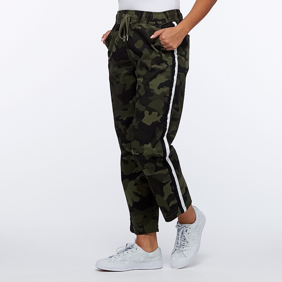 Converse Womens Camo Pull-On Pant - Field Surplus - Womens Clothing -  Sweatpants |