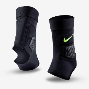Nike Hyperstrong Match - Black/Volt Accessories - Shinpads