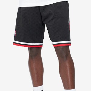 Mitchell & Ness NBA Chicago Bulls Swingman Shorts In Black