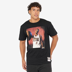 Mitchell & Ness Men's Mitchell & Ness Julius Erving Red Philadelphia 76ers  Mesh T-Shirt