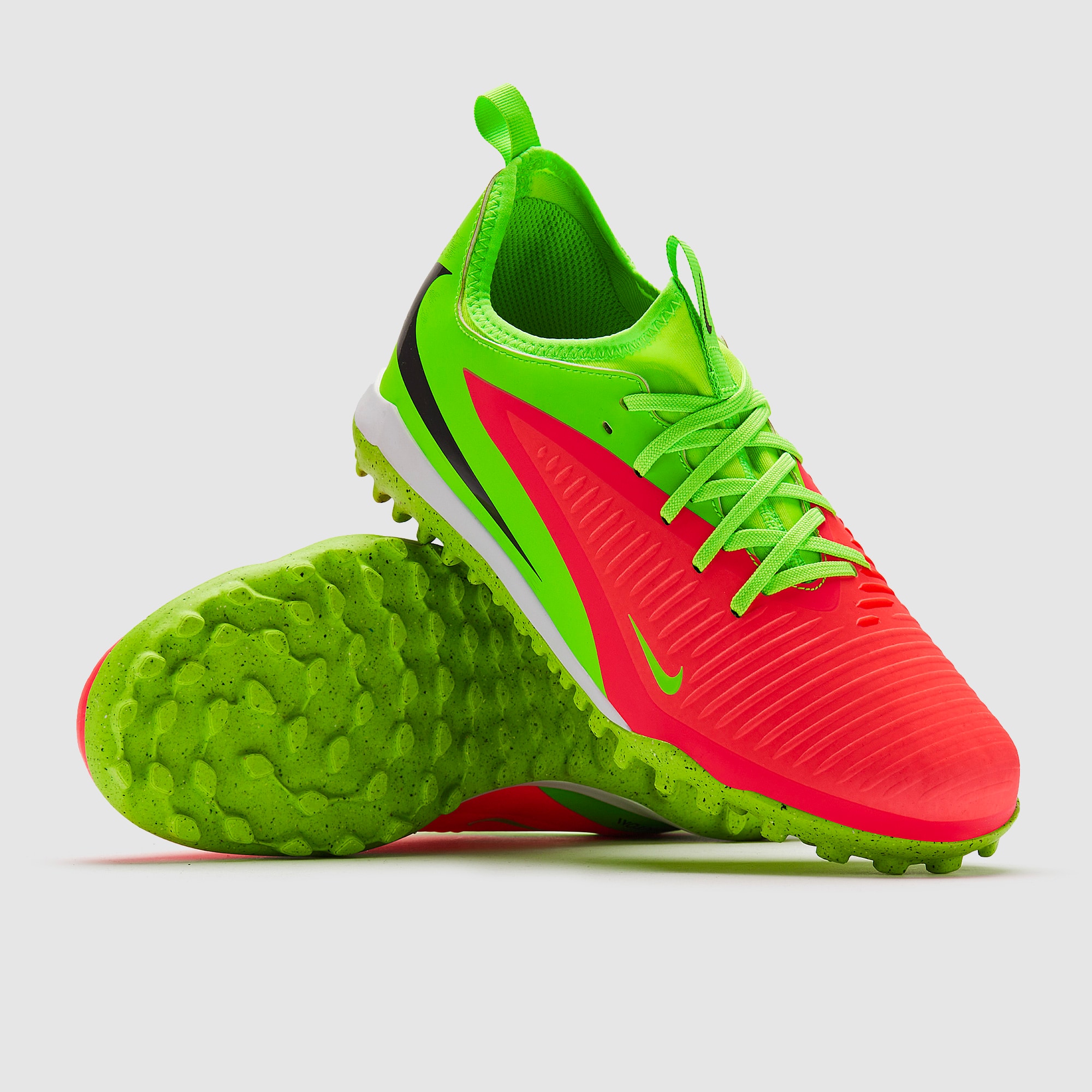 Nike Phantom 6 Low Academy x Haaland TF pour Femme - Hot Punch/Noir/Vert Strike