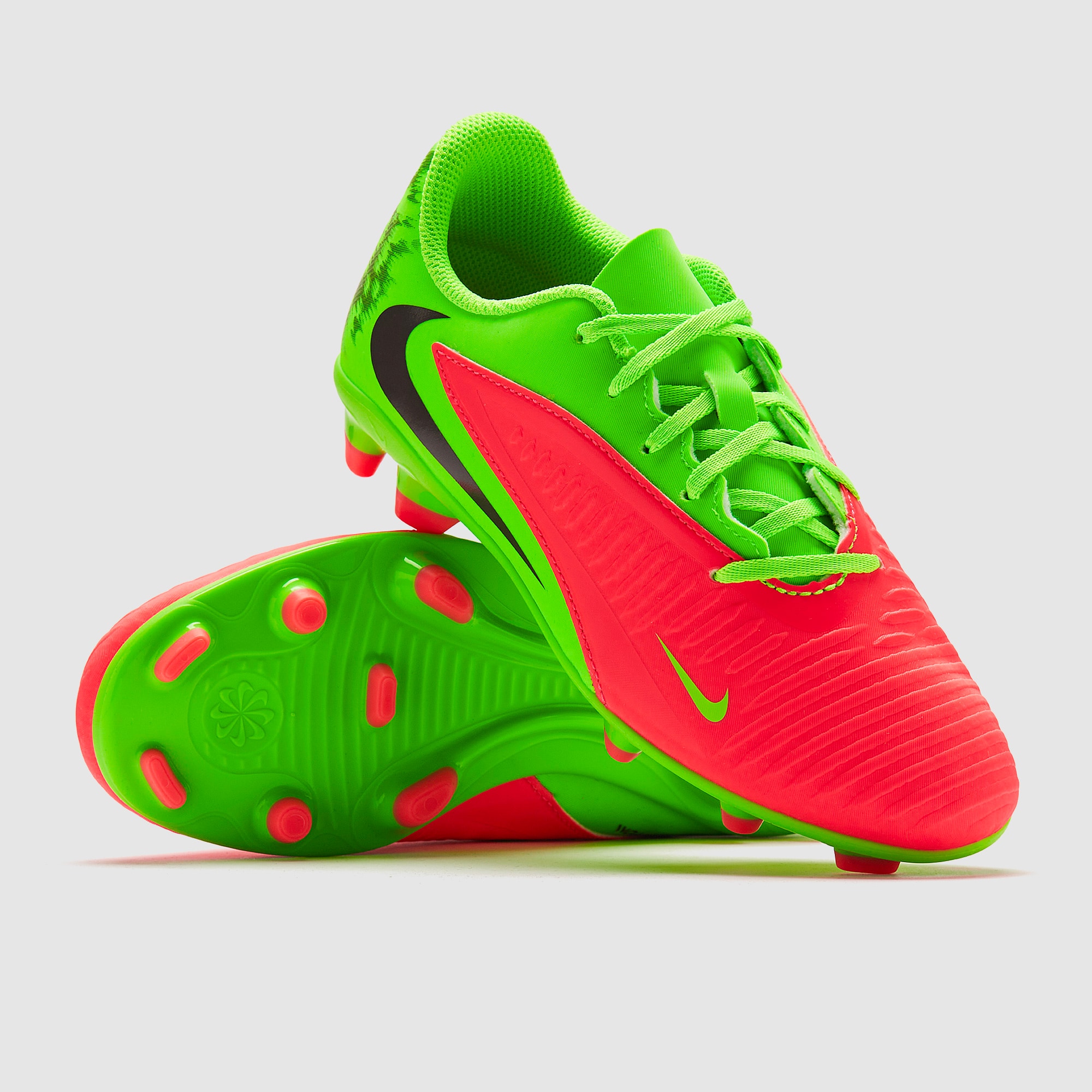 Nike Phantom 6 Low Club x Haaland FG/MG pour Femme - Hot Punch/Noir/Vert Strike