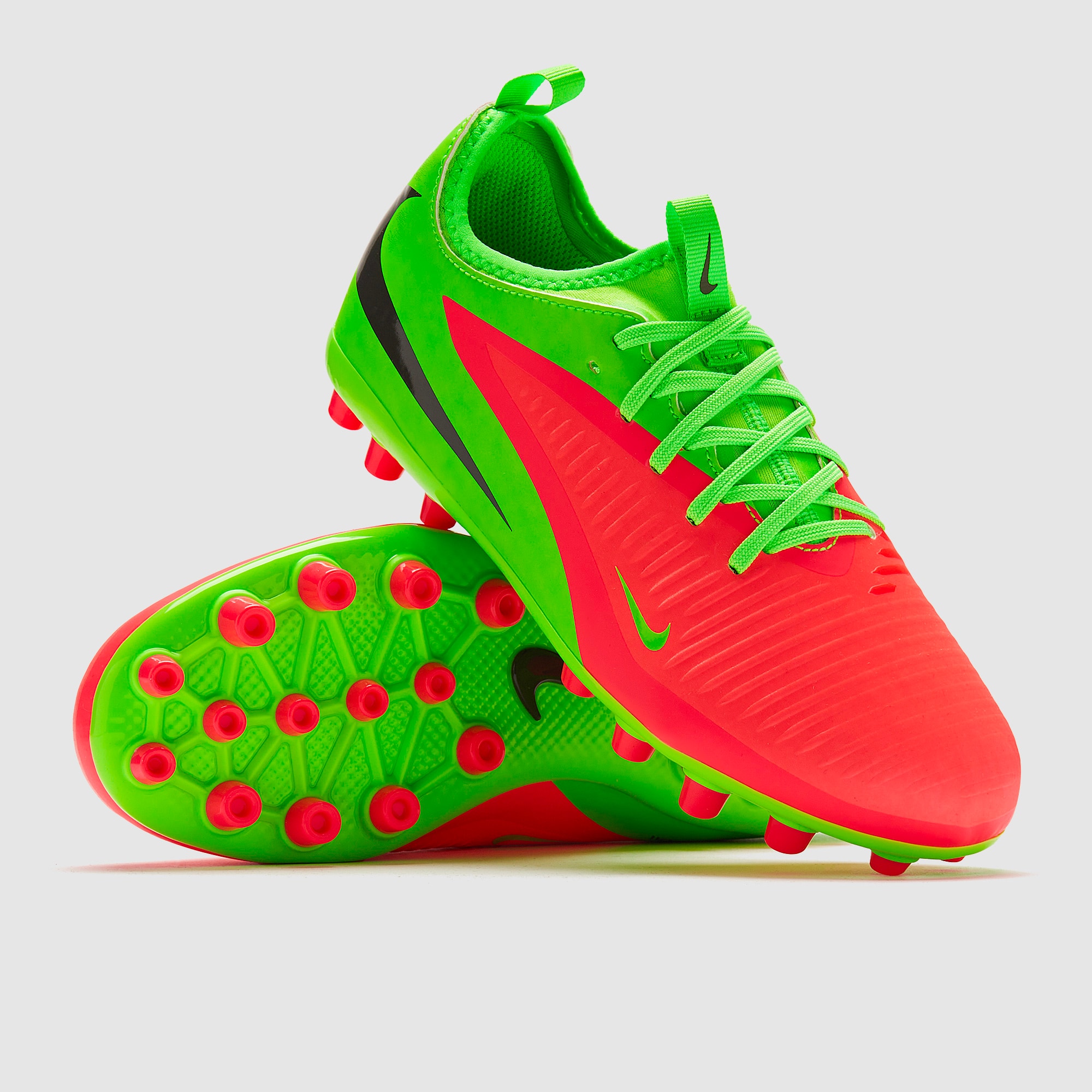 Nike Phantom 6 Low Academy x Haaland AG pour Femme - Hot Punch/Noir/Vert Strike