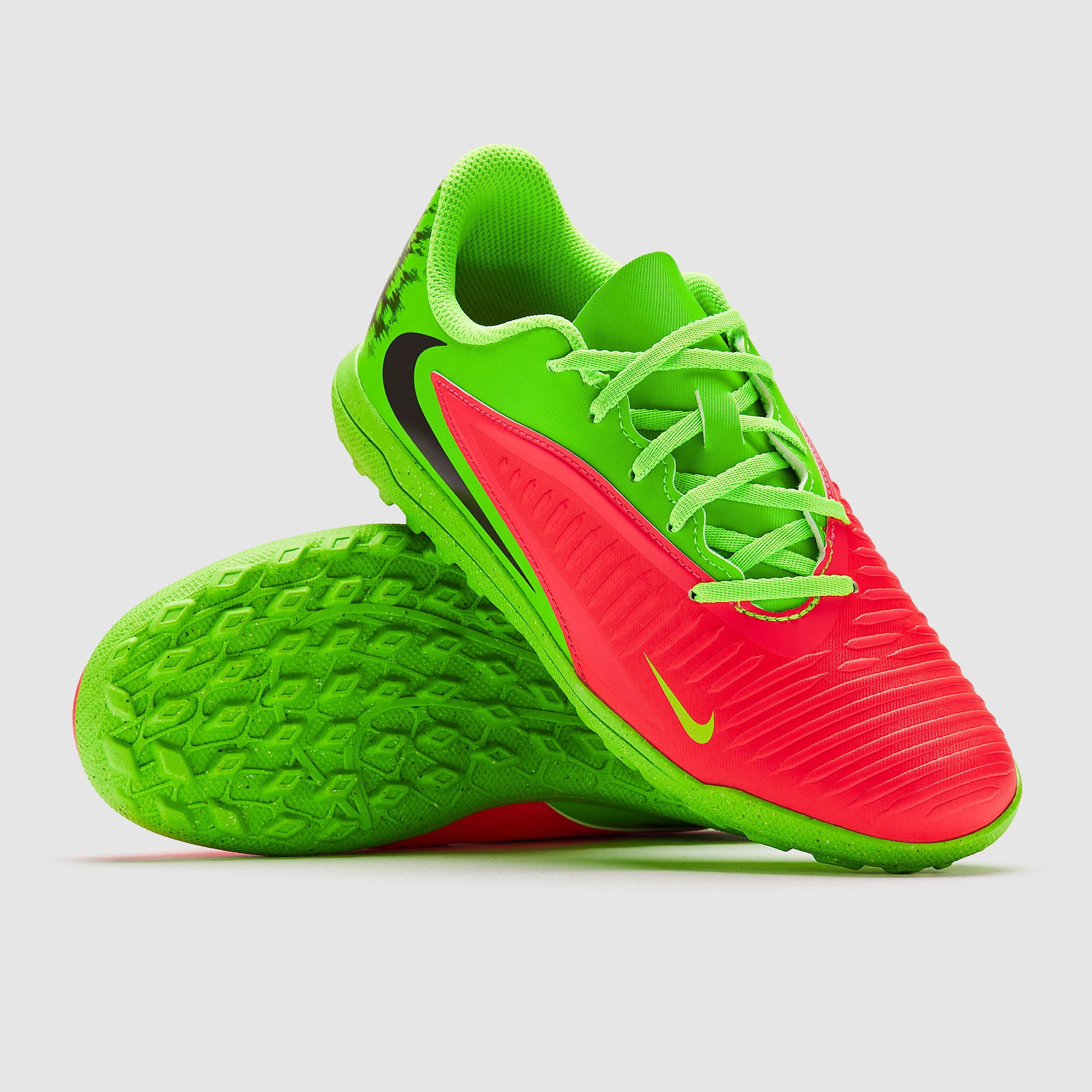 Nike Phantom 6 Low Club x Haaland TF pour Femme - Hot Punch/Noir/Vert Strike