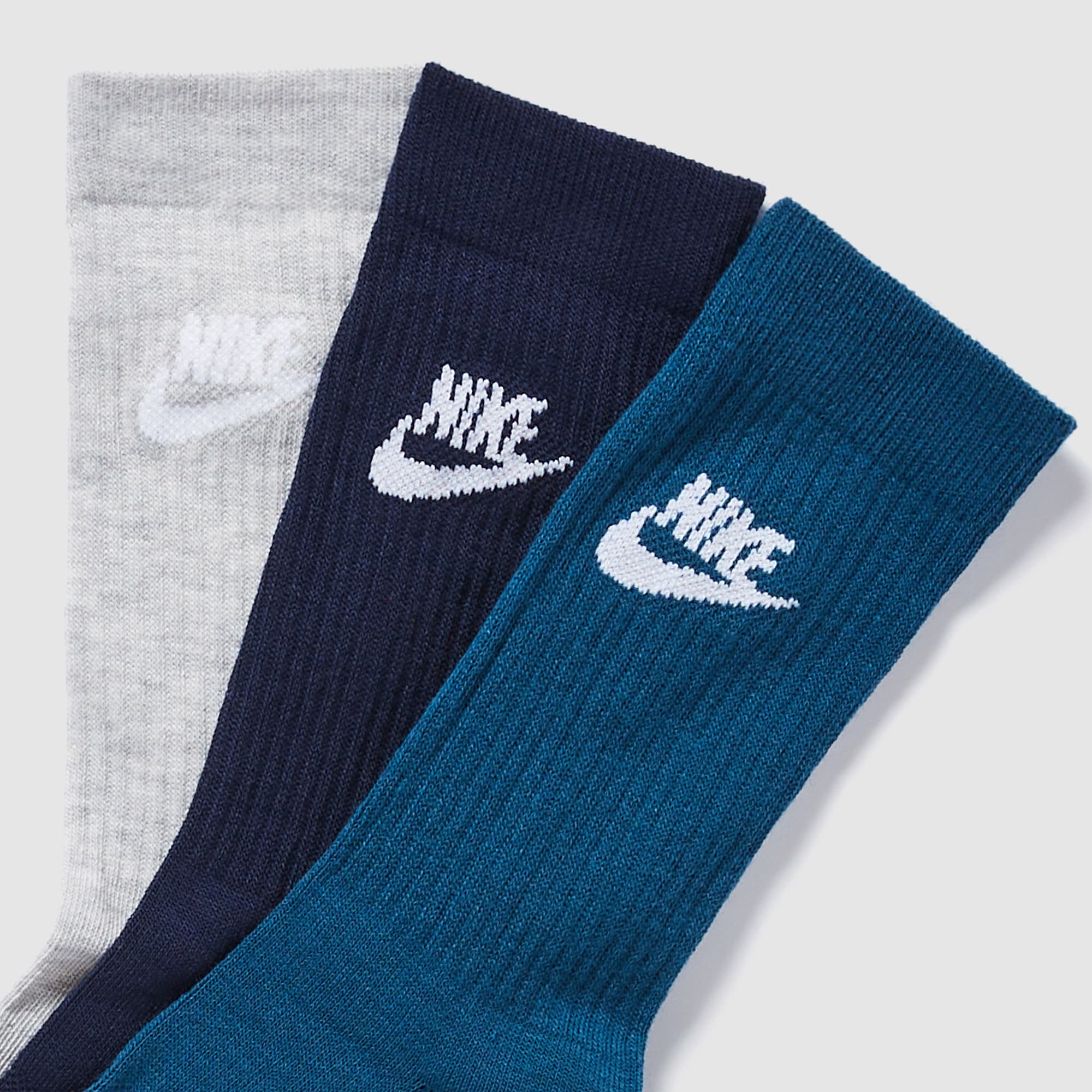 nike everyday essential