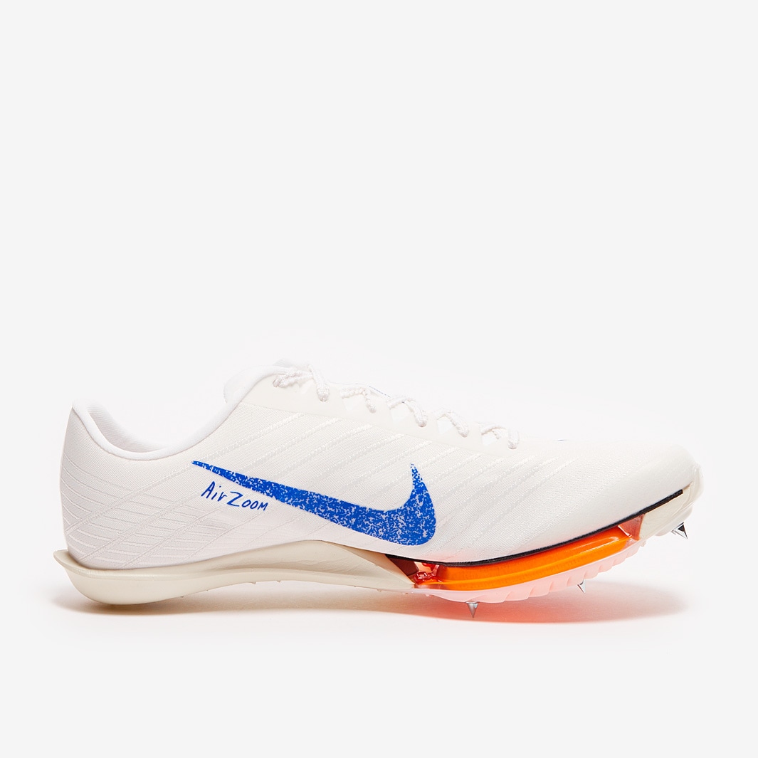 white nike track shoes