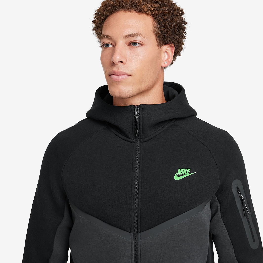 dark green nike tech fleece
