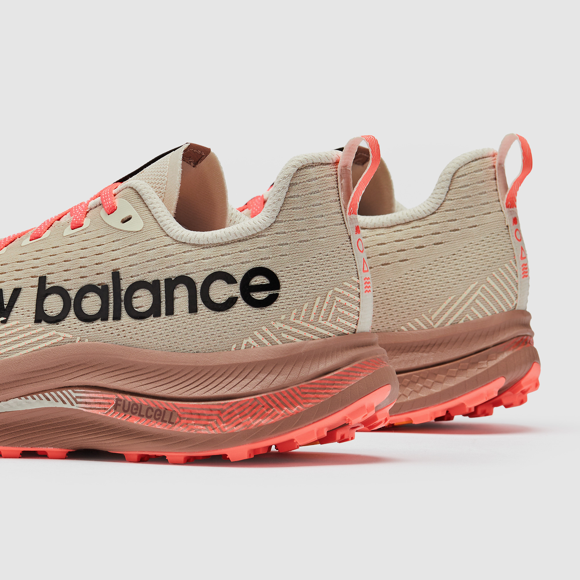 New Balance FuelCell Supercomp Trail - Bisque/Urgent Red 