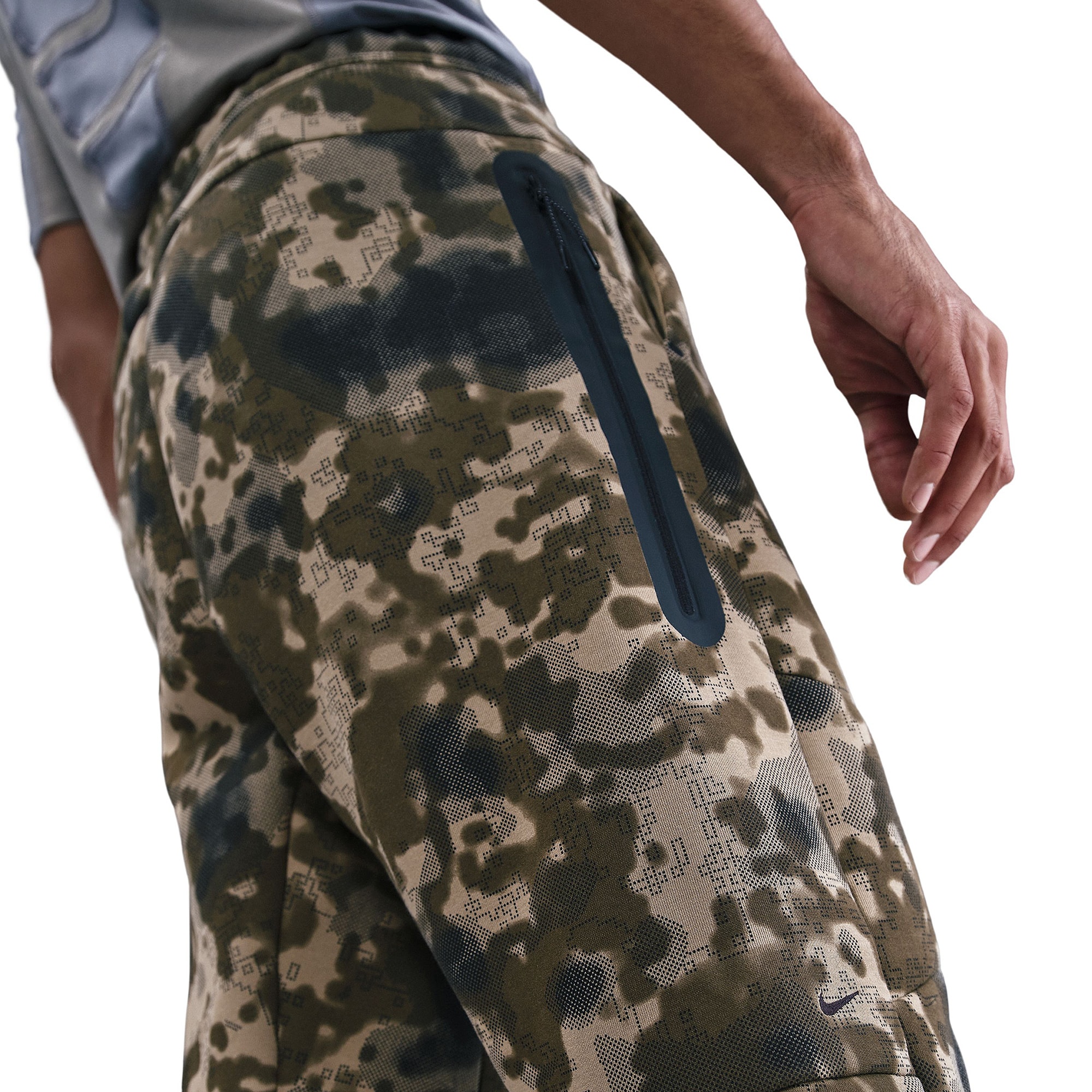 nike men's tech fleece camo jogger pants