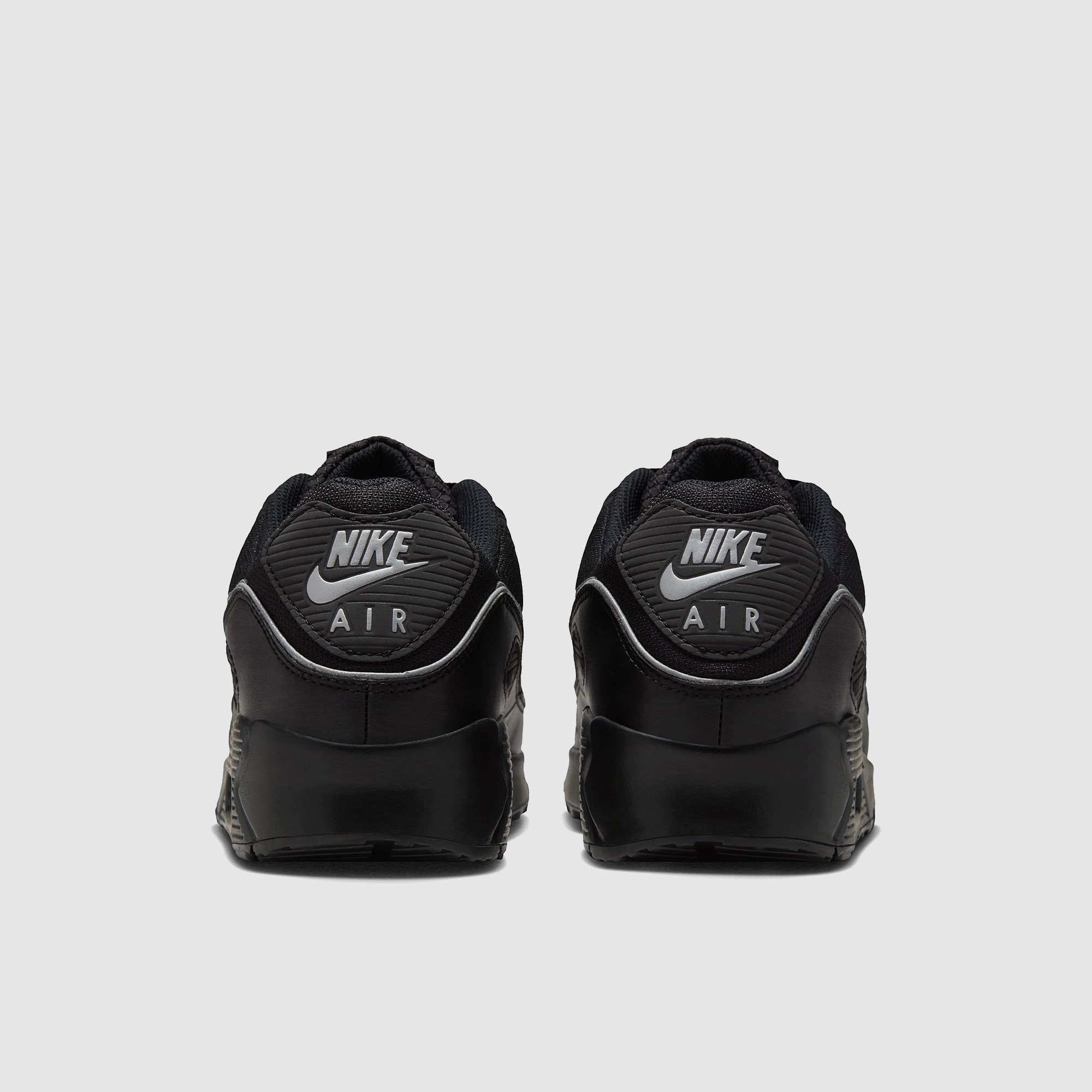 difference between air max 90 essential and premium