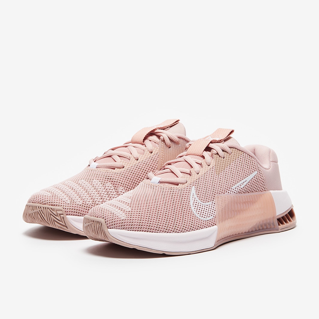 size 9 nike women's sneakers