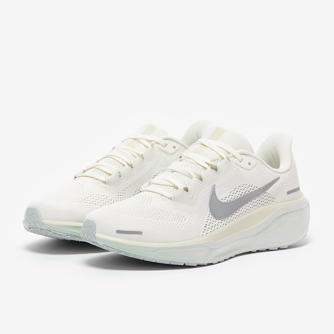 womens nike beige