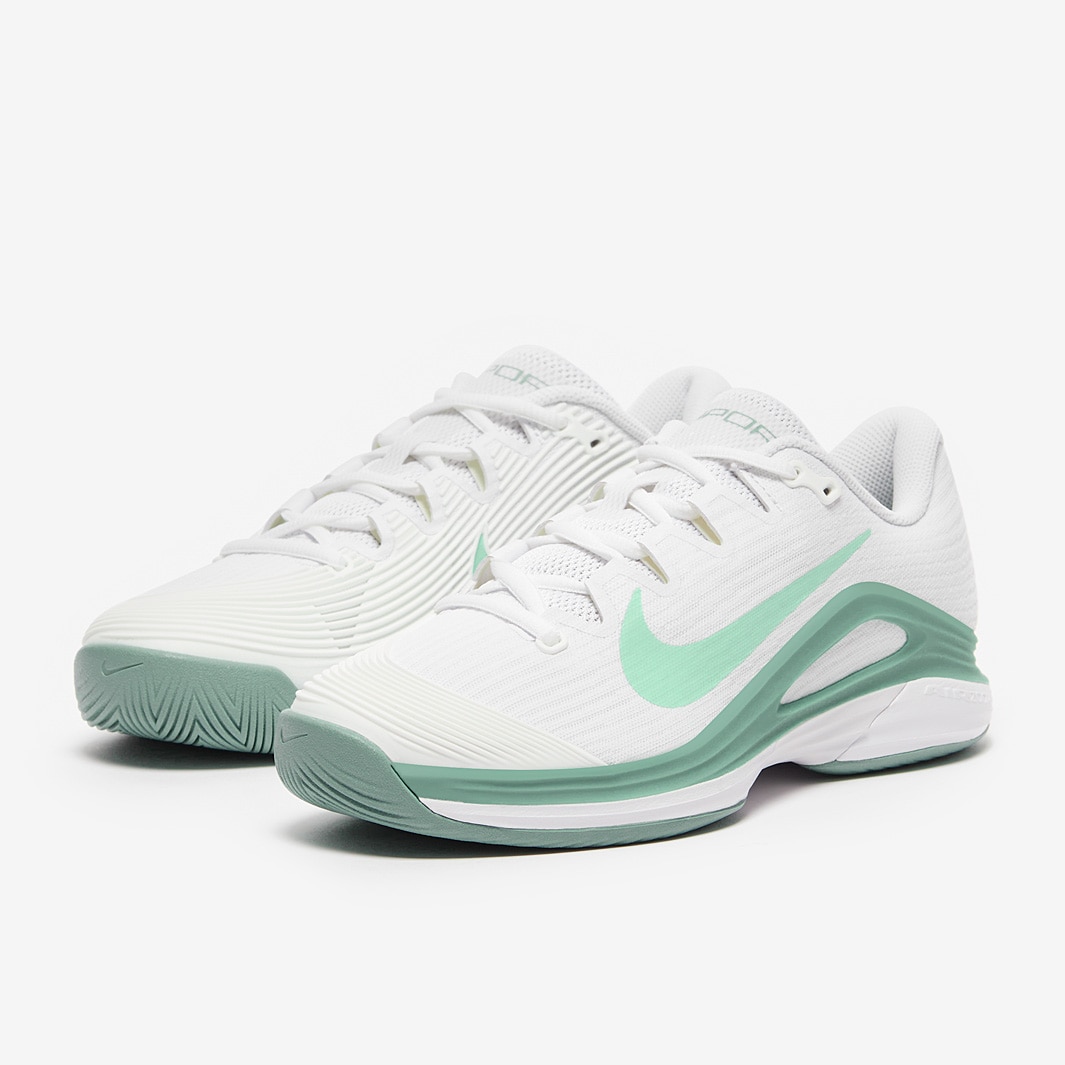 show me nike tennis shoes