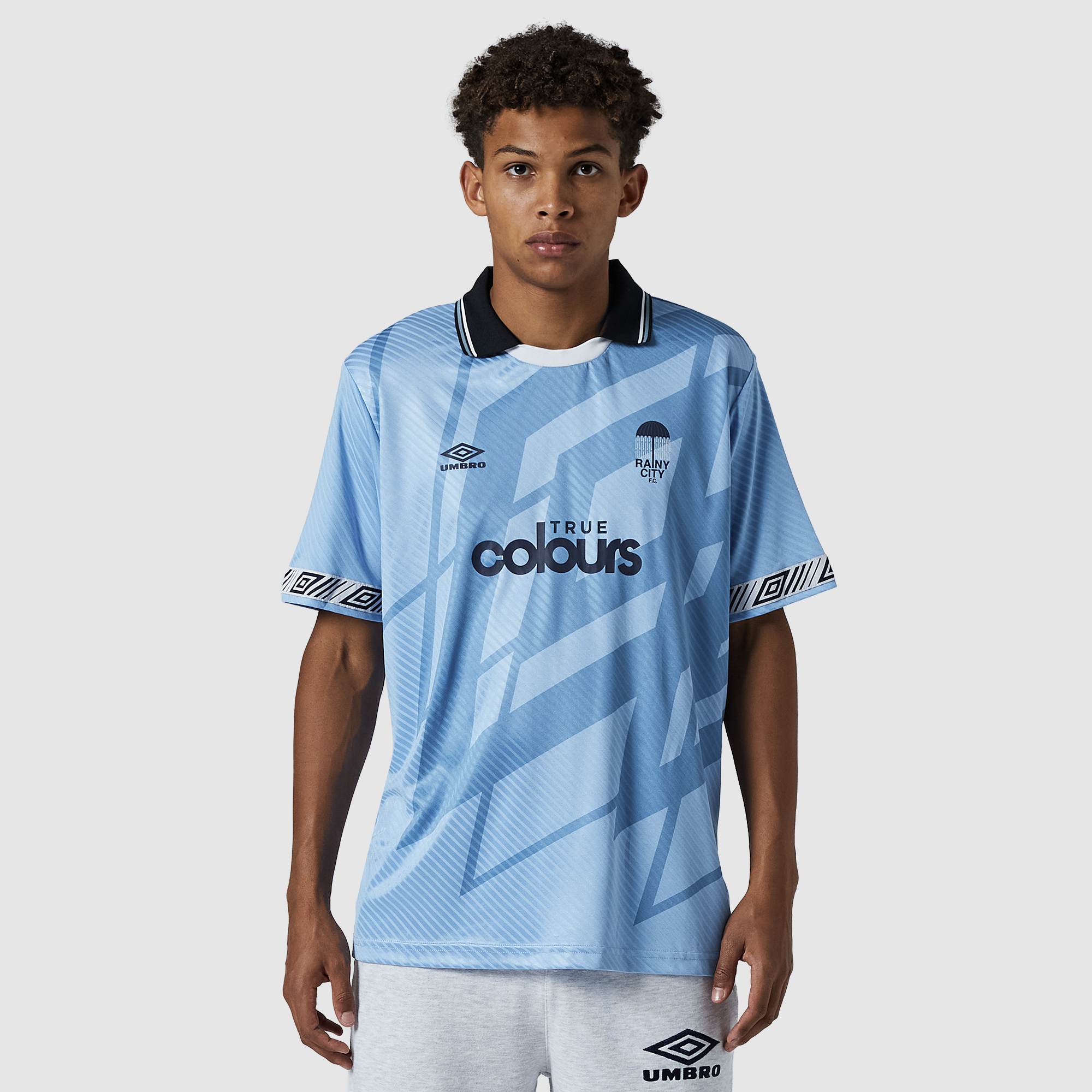 Maillot Umbro vintage blanc col rayé bleu – XL – football rétro