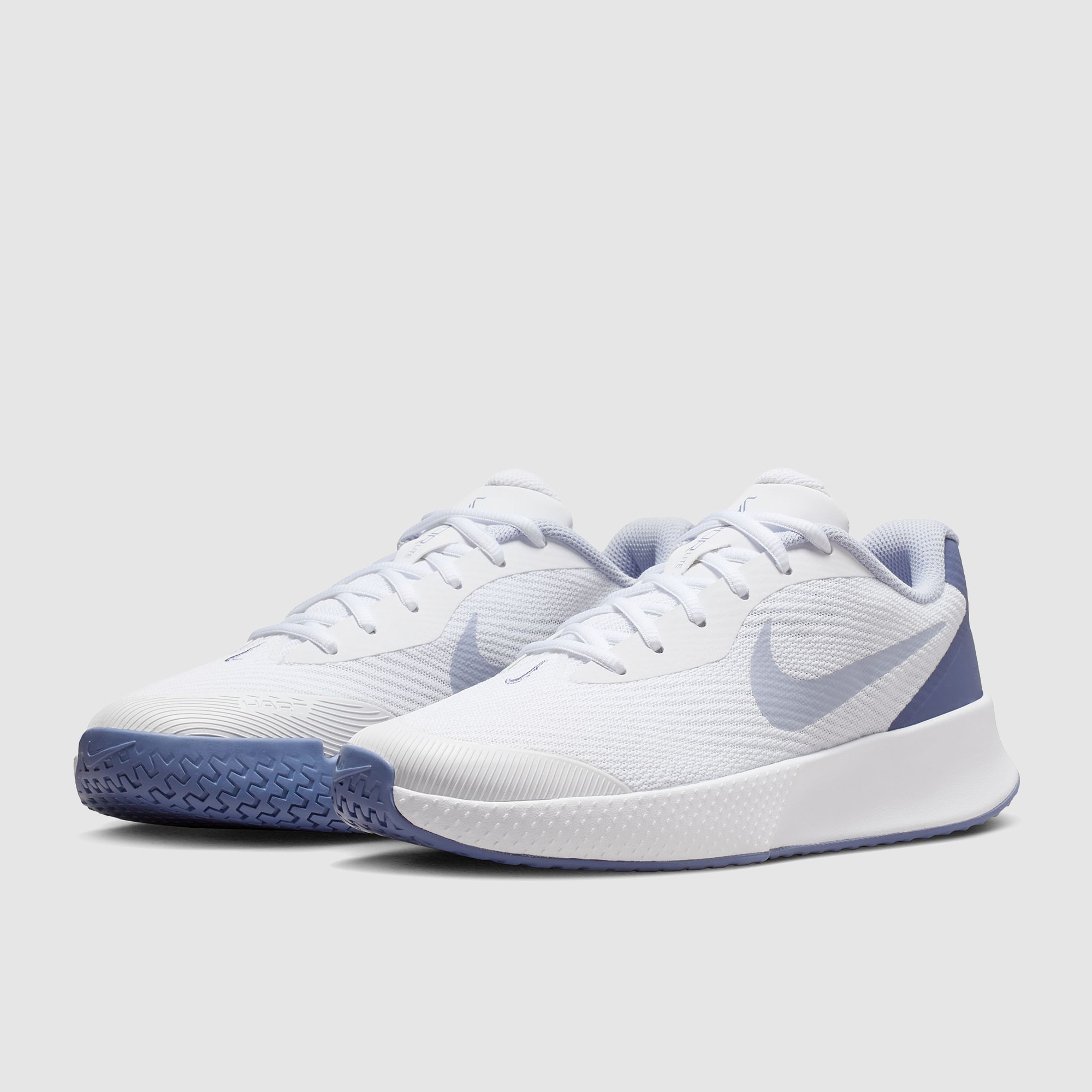 nike view iii women's white