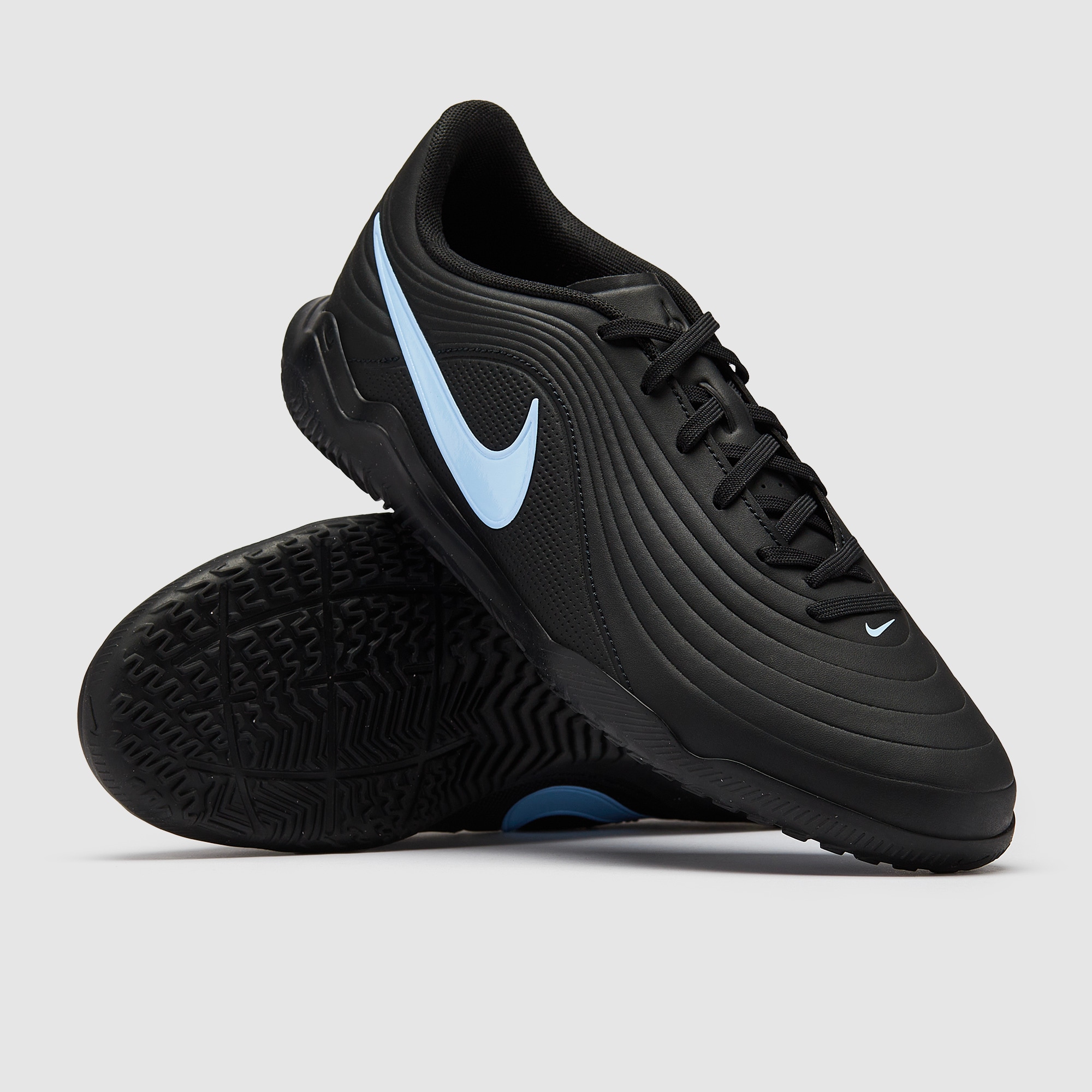 full black nike boots